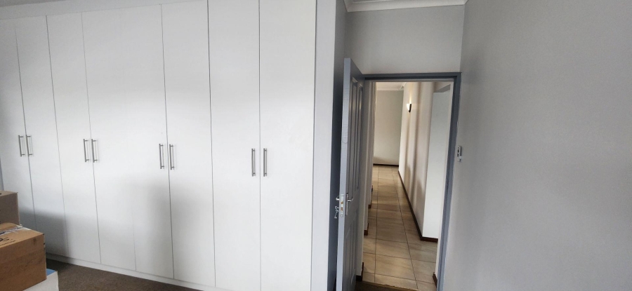 4 Bedroom Property for Sale in Reebok Western Cape